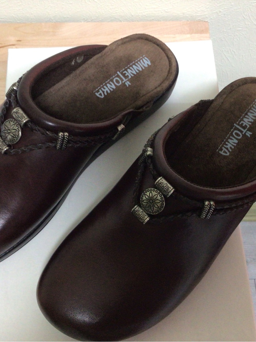 Minnetonka Brown Leather Slip-on shoe with Braided Strap. - Picture 7 of 9
